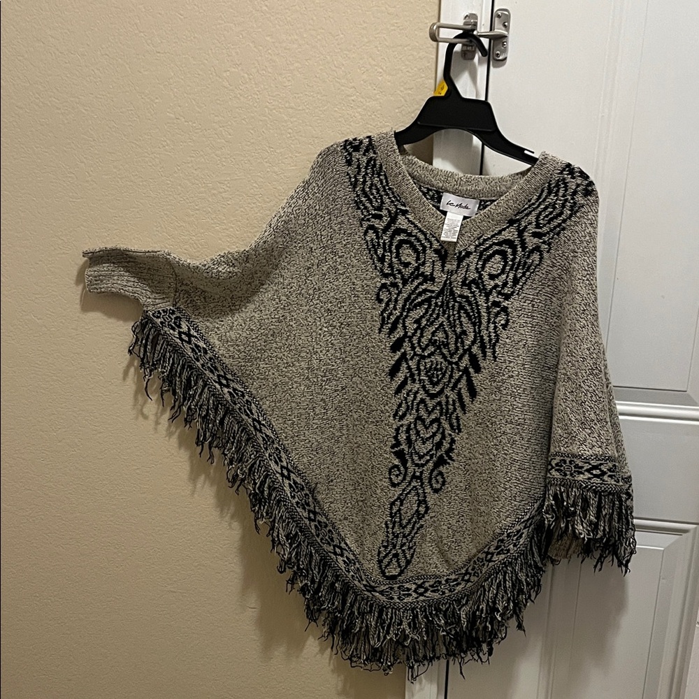 Chic Patterned Fringe Poncho - Black and Gray